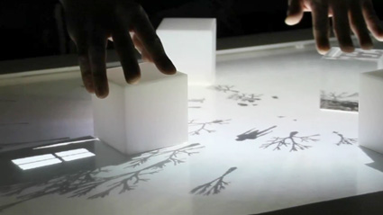 אוגמנטציה של קוביות שולחן ב-Augmented Shadow