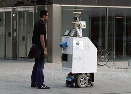 הרובוט אייס מנסה למצוא את דרכו במינכן